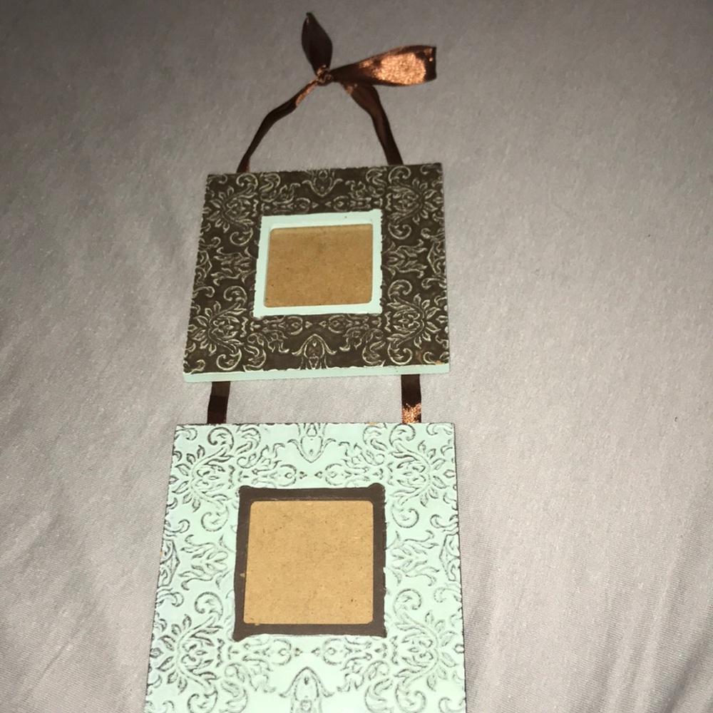 Double hanging picture frames